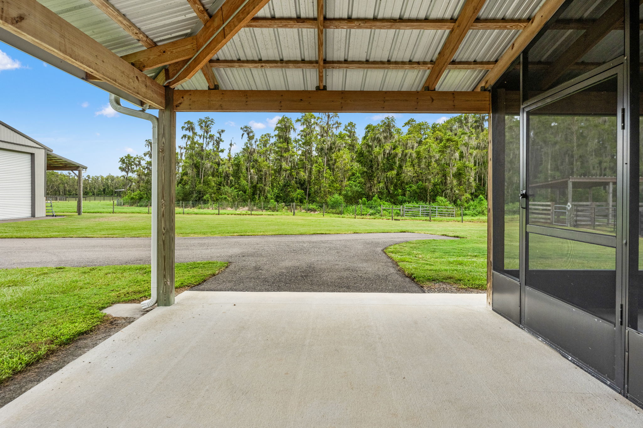 Barndominium photo 4